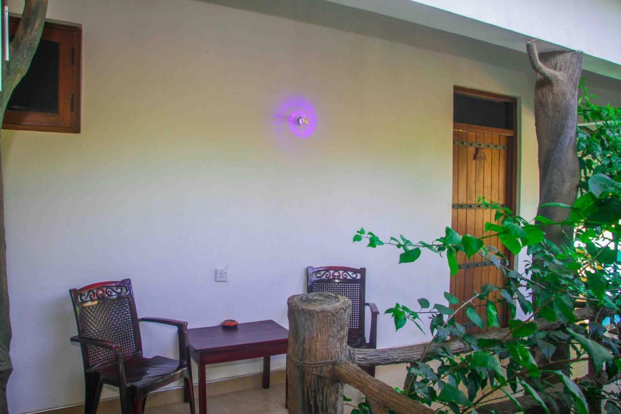 Hungry Lion Sigiriya Hotel Exterior photo